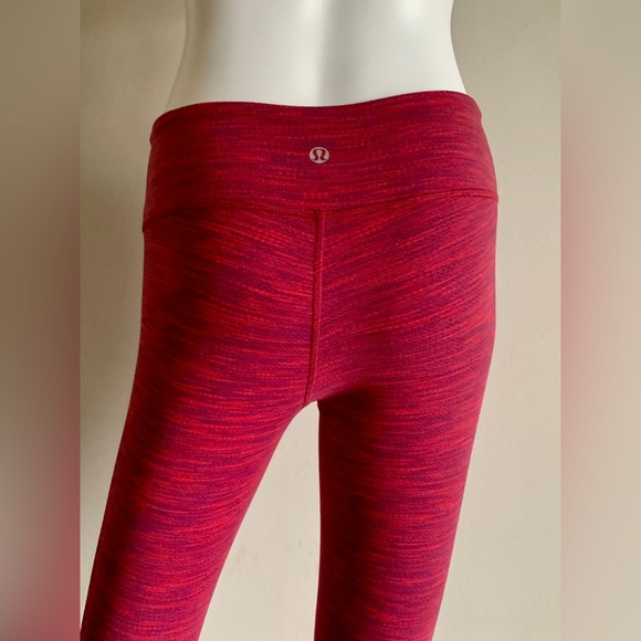 NWOT lululemon Mid-Rise Cropped Leggings in Patterned Pink - Picture 3 of 6